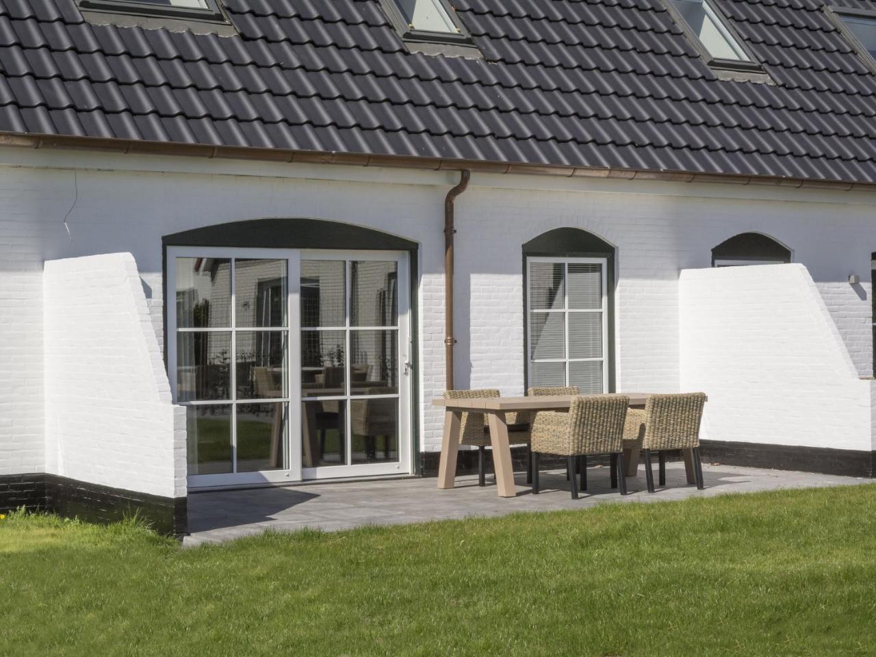 Apartment In Tasteful Farmhouse In De Cocksdorp Exterior photo